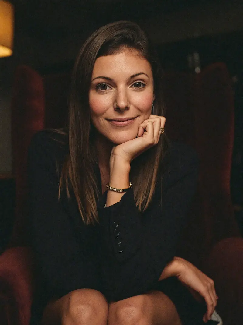 Julie-Anne Nicolau, consultante SEO spécialisée dans le secteur financier et ex-Banquière Privée.